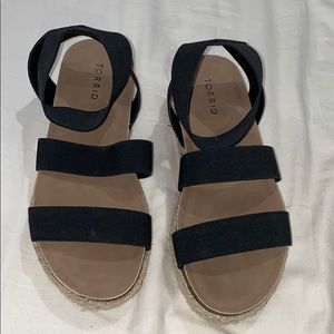 BLACK ESPADRILLE PLATFORM